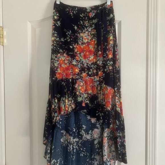 Anthropologie On The Road Floral High-Low Skirt in Navy and Red - Picture 4 of 6